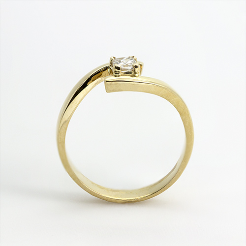 Zaveris Princess Cut 18 Carat Solid Yellow Gold Diamond Ring