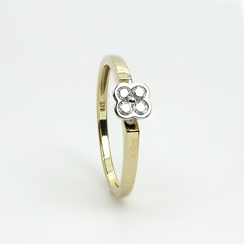 Zaveris 9 Carat Yellow Gold and Clover Cubic Zirconia Ring