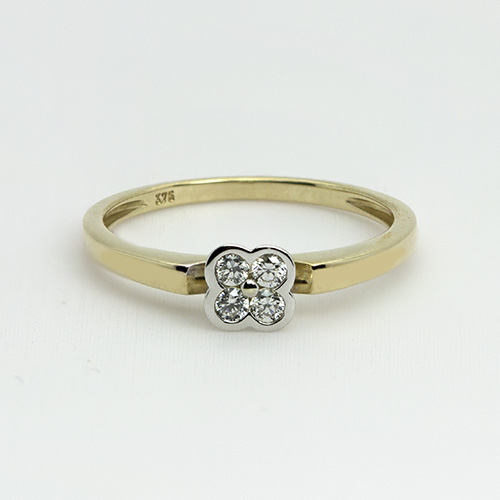 Zaveris 9 Carat Yellow Gold and Clover Cubic Zirconia Ring