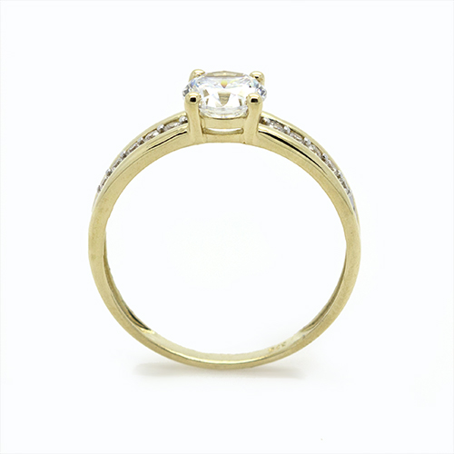Zaveris 9 Carat Yellow Gold and Round Cut Cubic Zirconia Ring