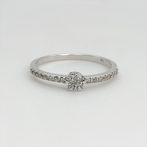 Zaveris 18 Carat White Gold Star Diamond Ring