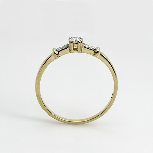 Zaveris 9 Carat Yellow Gold 5-Stone Diamond Ring