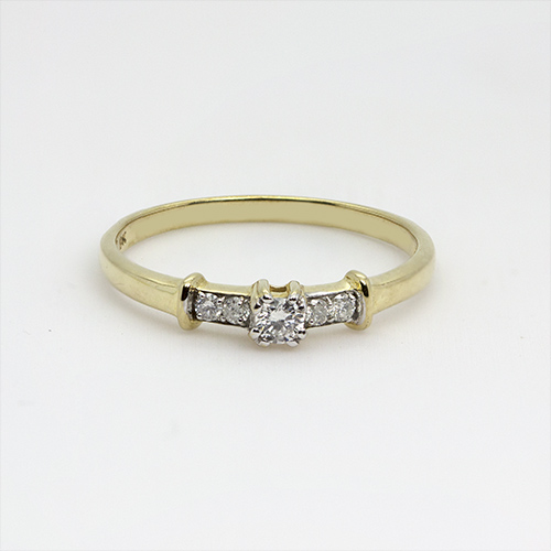 Zaveris 9 Carat Yellow Gold 5-Stone Diamond Ring