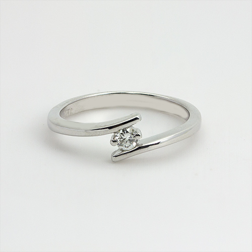 Zaveris 18 Carat White Gold Solitaire Diamond Ring
