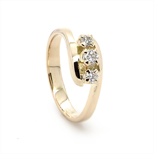Zaveris 18 Carat Yellow Rose Gold Diamond Ring