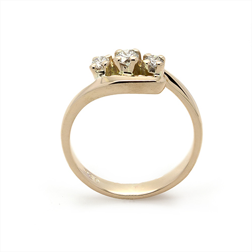 Zaveris 18 Carat Yellow Rose Gold Diamond Ring