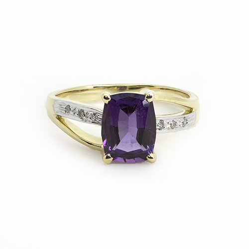 Zaveris 18 Carat Yellow Gold Rectangular Amethyst and Diamond Ring