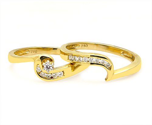 Zaveris Interlocked 18 Carat Solid Yellow Gold Diamond Ring