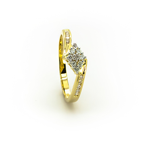Zaveris Bypass 18 Carat Yellow Gold Diamond Ring