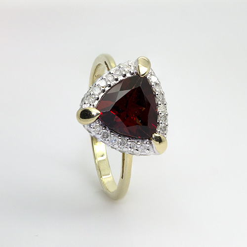 Zaveris 9 Carat Yellow Gold Garnet and Diamond Ring