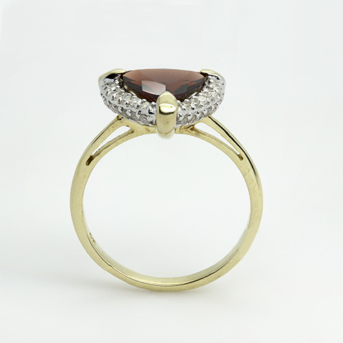 Zaveris 9 Carat Yellow Gold Garnet and Diamond Ring
