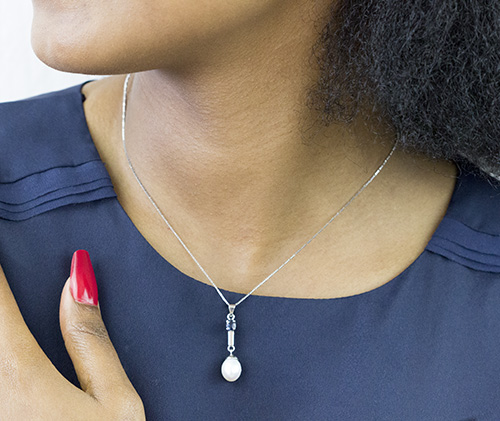 Zaveris 18 Carat White Gold Pearl and Blue Sapphire Pendant Set