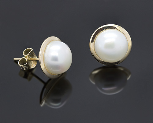 Zaveris 18 Carat Yellow Gold Pearl Earrings