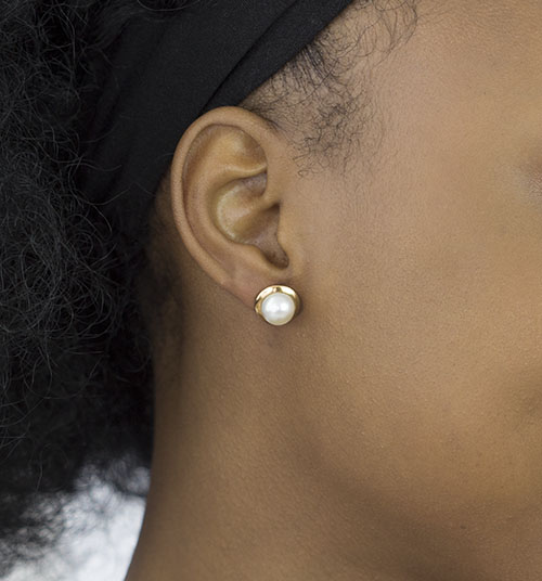 Zaveris 18 Carat Yellow Gold Pearl Earrings