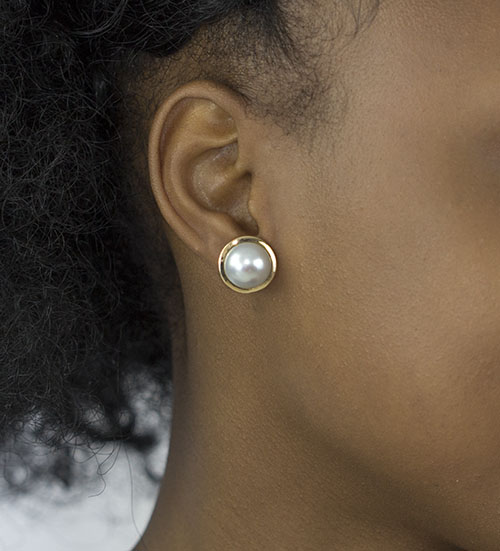 Zaveris 18 Carat Yellow Gold Mabe Pearl Earrings