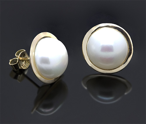 Zaveris 18 Carat Yellow Gold Mabe Pearl Earrings