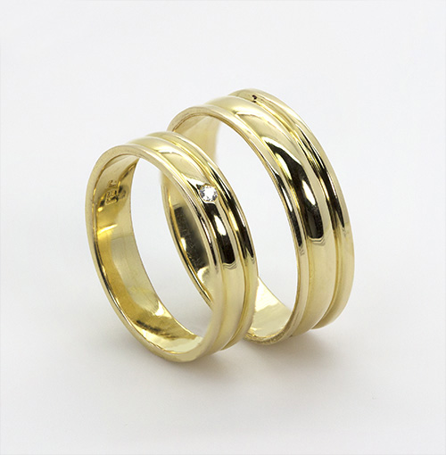 Zaveris 18 Carat Yellow Gold Kilele Diamond Wedding Bands