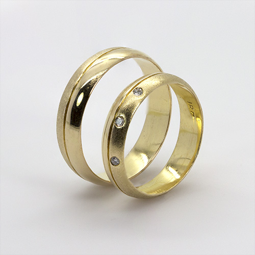 Zaveris 18 Carat Yellow Gold Milele Diamond Wedding Bands