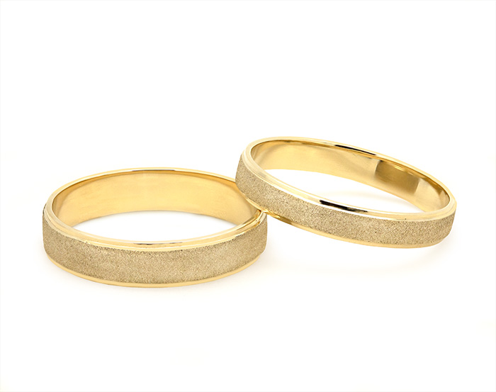 Zaveris 9 Carat Yellow Gold Savannah Wedding Bands