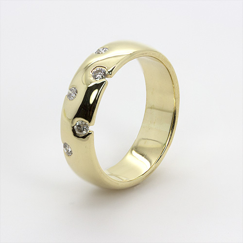 Zaveris 18 Carat Yellow Gold Ladies Diamond Wedding Ring