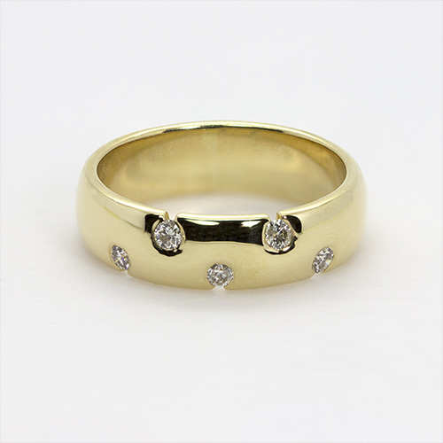 Zaveris 18 Carat Yellow Gold Ladies Diamond Wedding Ring