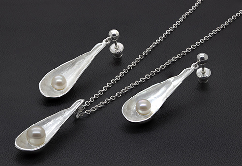 Zaveris Sterling Silver and Pearl Pendant Set