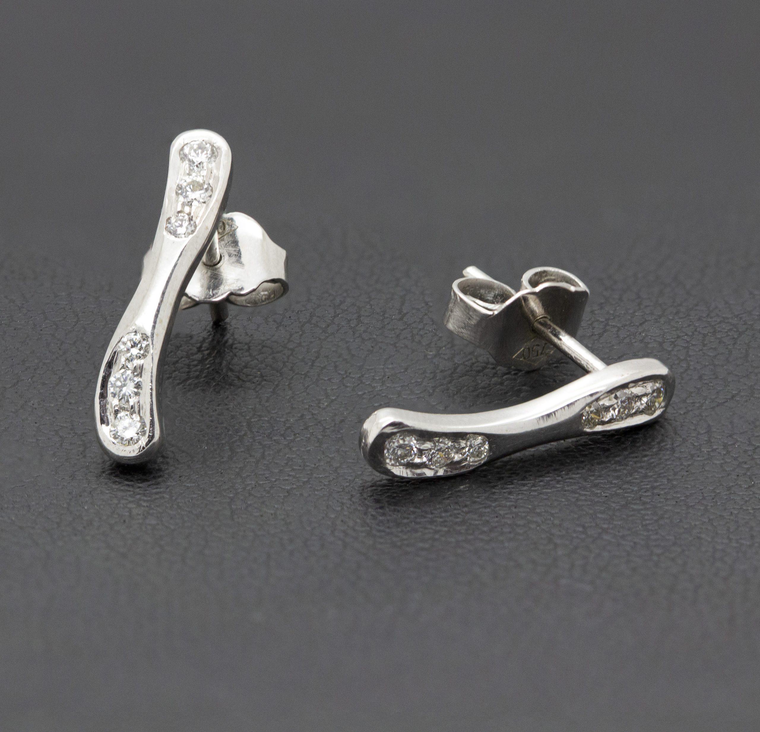 Zaveris 18 Carat White Gold and Channel Diamond Pendant Set
