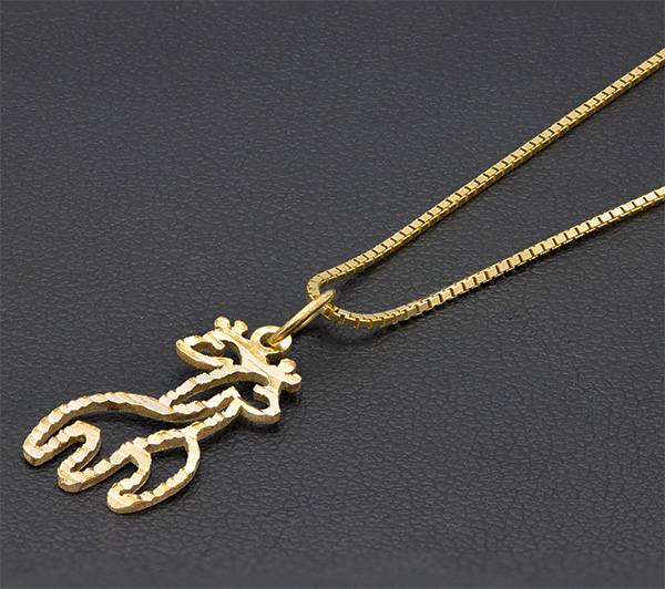 Zaveris 18 Carat Yellow Gold Twin Giraffe Pendant Necklace