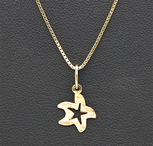 Zaveris 18 Carat Yellow Gold Star Pendant Necklace