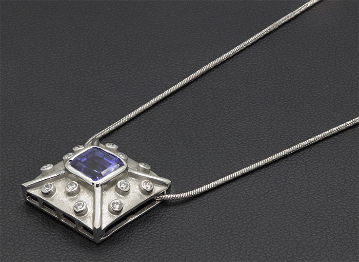 Zaveris 18 Carat White Gold Tanzanite and Diamond Necklace
