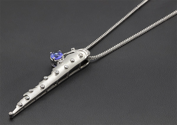 Zaveris 18 Carat White Gold Oval Cut Tanzanite and Diamond Necklace
