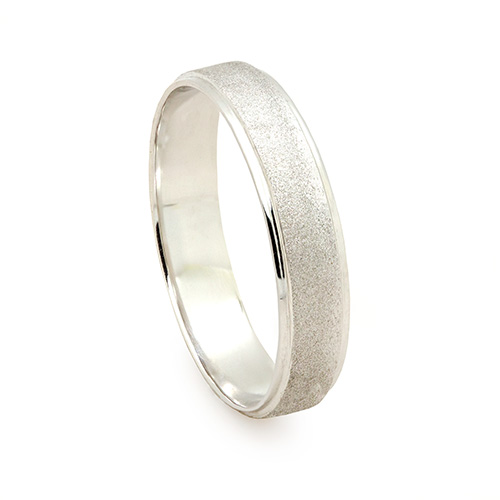 Zaveris 18 Carat White Gold Wedding Band