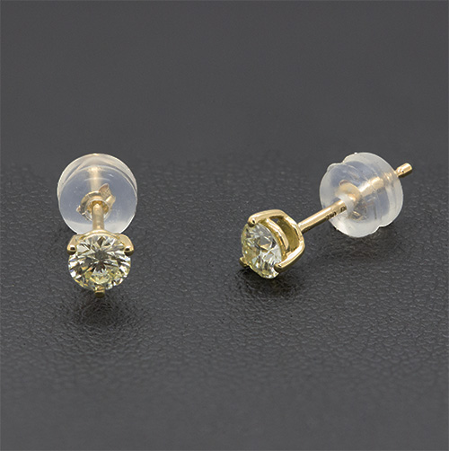Zaveris 18 Carat Yellow Gold and Round Cut Diamond Earrings