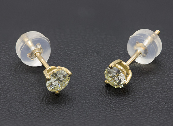 Zaveris 18 Carat Yellow Gold and Round Cut Diamond Earrings