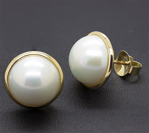 Zaveris 18 Carat Yellow Gold and 14mm Mabe Pearl Pendant Set