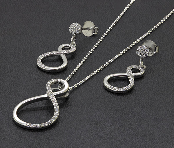 Zaveris Sterling Silver Modern Infinity Pendant Set