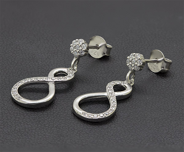 Zaveris Sterling Silver Modern Infinity Pendant Set