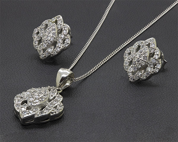 Zaveris Sterling Silver Sparkling Leaves Pendant Set