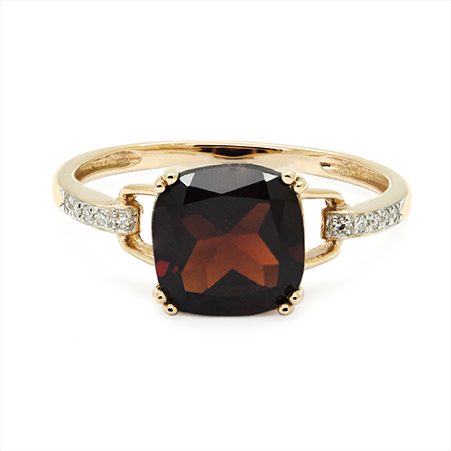 Zaveris 14 Carat Yellow Gold Red Garnet and Diamond Accent Ring