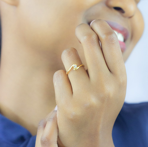 Zaveris Classic Twist 18 Carat Yellow Gold Diamond Ring