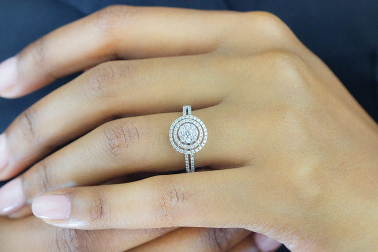Zaveris 14-Carat White Gold Split Shank Pavé Diamond Engagement Ring.