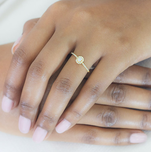 Zaveris 18 Carat Yellow Gold Oval-Cut Diamond Ring