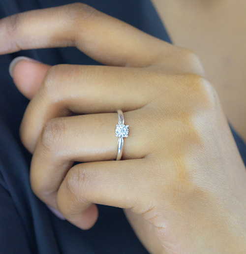 Zaveris 18 Carat White Gold Diamond Solitaire Ring