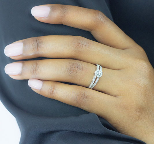 Zaveris Split Shank 18 Carat White Gold Diamond Ring
