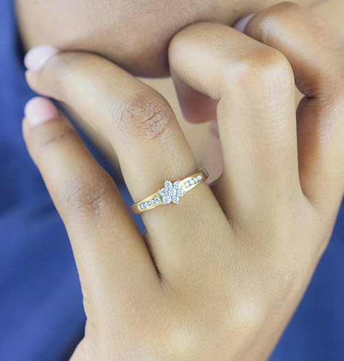Zaveris 9 Carat Solid Yellow Gold Star Cluster Diamond Ring